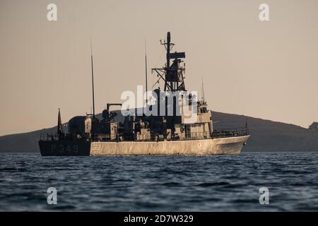 Aufgrund der Spannungen zwischen Griechenland und der Türkei wurde ein militärisches Angriffsboot P-349 am Palamutbuku Strand, Datca, Mugla, Türkei, aufgestellt. Stockfoto