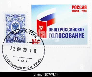 MOSKAU, RUSSLAND - 9. OKTOBER 2020: Briefmarke in Russland gedruckt zeigt Referendum über Verfassungsänderungen 2020, um 2020 Stockfoto