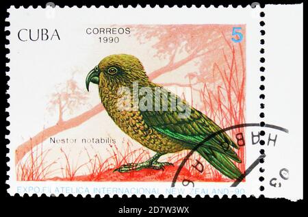 MOSKAU, RUSSLAND - 9. OKTOBER 2020: Briefmarken gedruckt in Kuba zeigt Kea (Nestor notabilis), Internationale Philatelie-Ausstellung Neuseeland-90 Serie Stockfoto