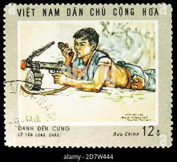 MOSKAU, RUSSLAND - 9. OKTOBER 2020: Die in Vietnam gedruckte Briefmarke zeigt 'Kampf bis zum letzten' - Gemälde von Co Tan Long Chau, Gemälde - 'South Vie Stockfoto