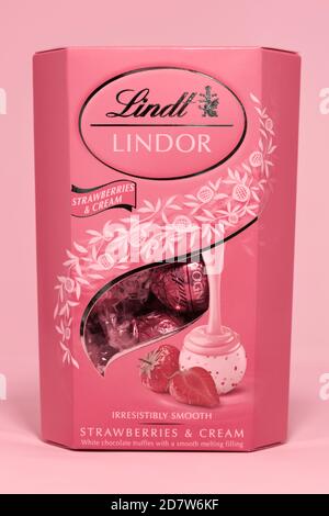 Lindt Lindor Erdbeeren & Sahnetrüffel Stockfoto