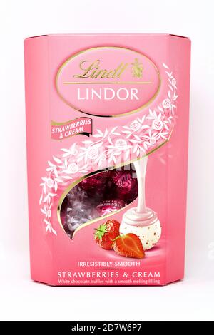 Lindt Lindor Erdbeeren & Sahnetrüffel Stockfoto