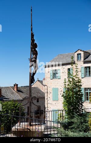 Kreuz mit Jesus Christus in der Stadt Stockfoto