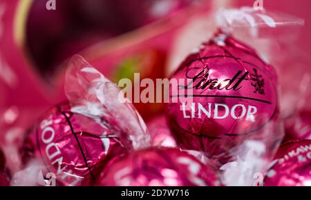 Lindt Lindor Erdbeeren & Sahnetrüffel Stockfoto