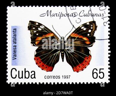 MOSKAU, RUSSLAND - 28. MÄRZ 2018: Eine in Kuba gedruckte Briefmarke zeigt den Roten Admiral (Vanessa atalanta), Serie Schmetterlinge, um 1997 Stockfoto