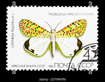 MOSKAU, RUSSLAND - 28. MÄRZ 2018: Eine in der UdSSR (Russland) gedruckte Briefmarke zeigt Crimson-gesprenkelten Flunkey (Utetheisa pulchella), Serie Buterflies, um 1986 Stockfoto