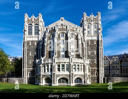 City College of New York Shepard Hall, ein Meisterwerk der Gotik aus dem Jahr 1907, entworfen von George Browne Post. Stockfoto