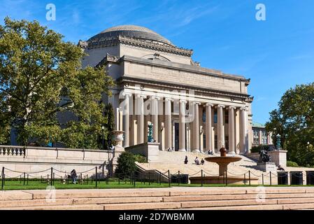 Die Low Memorial Library wurde von Charles McKim im neoklassizistischen Stil entworfen und enthält viele Elemente des römischen Pantheons. Stockfoto