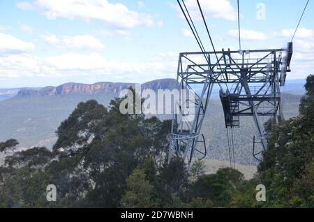 Seilbahn mit Mount Solitary im Hintergrund, Blue Mountains, NSW Stockfoto