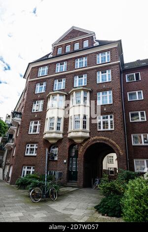 Hamburg, Deutschland - 16. August 2019: Fassade klassischer Wohngebäude in Neustadt, im Zentrum von Hamburg, Deutschland Stockfoto