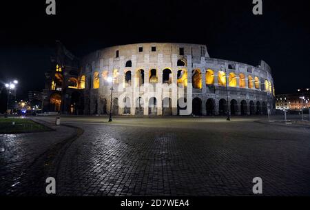 Rom, Italien. Oktober 2020. Leere Felder für die regionale Verordnung. Im Bild: Kolosseum. Kredit: Unabhängige Fotoagentur/Alamy Live Nachrichten Stockfoto