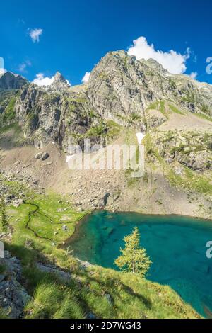 Luftaufnahme von unberührten See Zancone und umliegenden Berggipfeln, Orobie Alpen, Valgerola, Valtellina, Lombardei, Italien Stockfoto