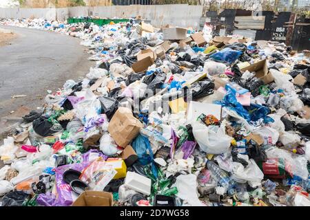 Oktober 2020 - Müllstapeln in den Straßen von Beirut, Libanon Müllkrise Stockfoto