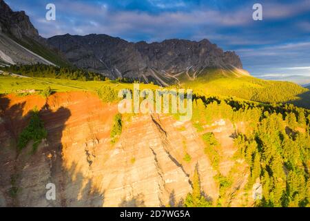 Felsschlucht rund um Geisler Di Eores und Tullen, Naturpark Puez-Geisler, Delle Erbe, Dolomiten, Südtirol, Italien Stockfoto