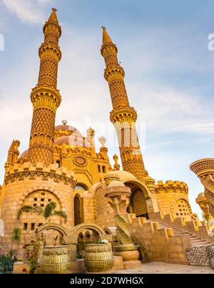 Al Mustafa Moschee in der Altstadt von Sharm El Sheikh, Ägypten. Eine der Haupttouristenattraktionen mit herrlicher Architektur Stockfoto