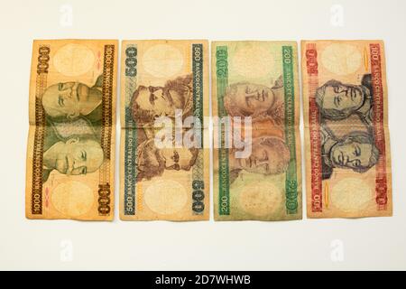 Verschiedene alte brasilianische Cruzeiros Banknoten aus dem Umlauf. Stockfoto