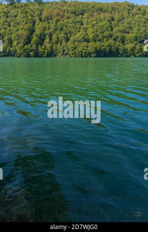 Bonlieu, Frankreich - 09 02 2020: Lake District - Bonlieu See Stockfoto