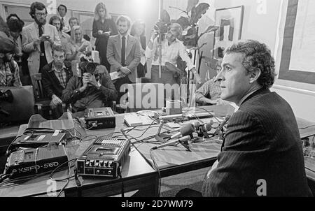 San Francisco, Bezirksstaatsanwalt von 1976-1979, Joseph Freitas Jr, hält eine Pressekonferenz ab. Oktober 1979 Stockfoto