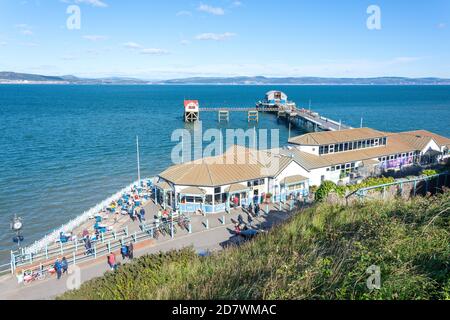 Mumbles Pier und Beach Hut Cafe, Mumbles Road, The Mumbles, Swansea (Abertawe), City and County of Swansea, Wales, Vereinigtes Königreich Stockfoto