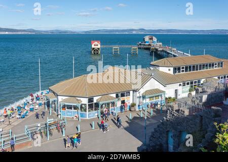 Mumbles Pier und Beach Hut Cafe, Mumbles Road, The Mumbles, Swansea (Abertawe), City and County of Swansea, Wales, Vereinigtes Königreich Stockfoto