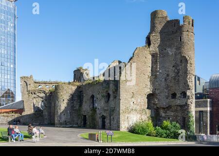 Swansea Castle Ruins aus dem 13. Jahrhundert, Castle Square, Swansea (Abertawe), Stadt und Grafschaft Swansea, Wales, Vereinigtes Königreich Stockfoto