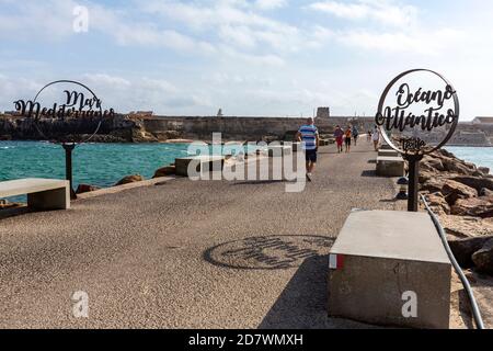 Mittelmeer und Atlantik, Isla de las Palomas, Tarifa, Provinz Cádiz, Andalusien, Spanien Stockfoto