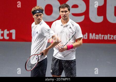 Alexander ZVEREV (links, GER) und Mischa ZVEREV (GER) diskutieren, reden, sprechen, sprechen, reden, Tennis, bett1HULKS Championship 2020, ATP 250 Turnier am 22. Oktober 2020 in Köln/Deutschland. Â Verwendung weltweit Stockfoto