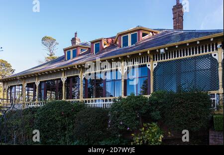 The Blue Mountains, NSW, Australien. Samstag, 8. August 2020. Darley's Restaurant und makellose Gärten, The Blue Mountains, NSW. Darley's Restaurant Stockfoto