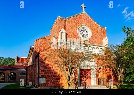 Am späten Nachmittag Sonne beleuchtet St. Augustine’s Seminary Church, Oktober 24, 2020, in Bay Saint Louis, Mississippi. Stockfoto