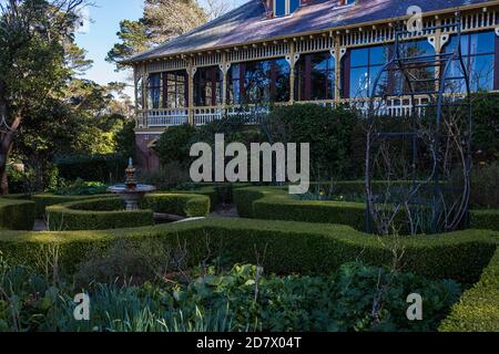 The Blue Mountains, NSW, Australien. Samstag, 8. August 2020. Darley's Restaurant und makellose Gärten, The Blue Mountains, NSW. Darley's Restaurant Stockfoto