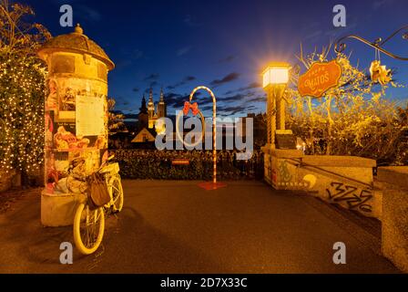 Panoramablick auf den Zagreber Kathedrale aus der Strossmayer Promenade in der Adventszeit, Kroatien Stockfoto