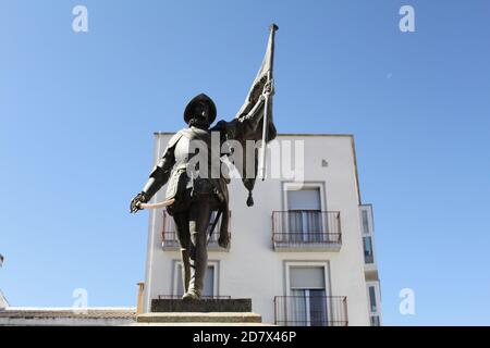 Statue des Eroberers von Chile, Pedro de Valdivia, in seiner Heimatstadt Villanueva de la Serena (Badajoz, Extremadura, Spanien). / ANA BORNAY Stockfoto