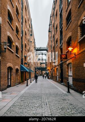 LONDON, VEREINIGTES KÖNIGREICH - 03. September 2017: Blick auf die Shad Thames Warehouse Apartments, london Butlers Stockfoto