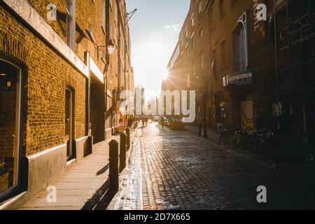 Street of London Sonnenuntergang, Großbritannien 2. April 2019: Covent Garden London Gegend Stockfoto