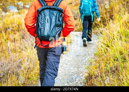 Bear Spray Selbstverteidigung auf Rucksacktouristen beim Wandern in nationalen befestigt parken Stockfoto