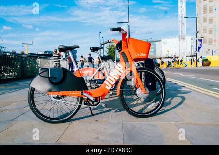 City of London, UK, 12. Juli 2019: Jump Electric Bikes UBER, opeates in London Vereinigtes Königreich. Stockfoto