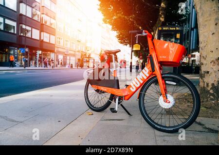 City of London, UK, 12. Juli 2019: Jump Electric Bikes UBER, opeates in London Vereinigtes Königreich. Stockfoto