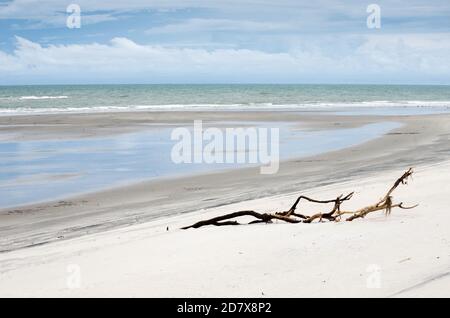 Punta Chame Beach liegt auf einer dünnen Halbinsel im Golf von Panama Stockfoto