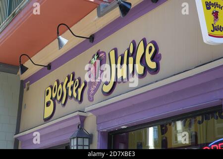 17. Oktober 2020 - Collinwood Ontario Kanada. Blue Mountain Village - Booster Juice Sign. Luke Durda/Alamy Stockfoto