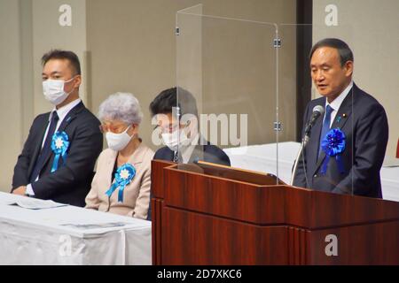 Tokio, Japan. Okt. 2020. Yoshihide Suga bei einem Treffen von Familien, deren Angehörige von 1977 bis 1983 Opfer einer Entführung aus Nordkorea wurden, haben nordkoreanische Agenten mindestens 13 Japaner nach Nordkorea entführt. Tokio, 24. Oktober 2020 Quelle: dpa/Alamy Live News Stockfoto