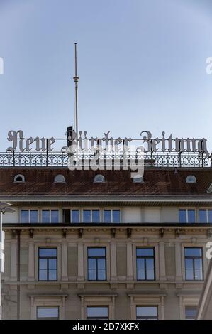 Zürich, Schweiz. Oktober 2020. Die Neue Zürcher Zeitung hat ihren Sitz in Zürich und ist eine Schweizer Tageszeitung für das Medienunternehmen NZZ-Mediengruppe. (Symbolbild, Themenbild) Zürich, 23.10.2020 Quelle: dpa/Alamy Live News Stockfoto