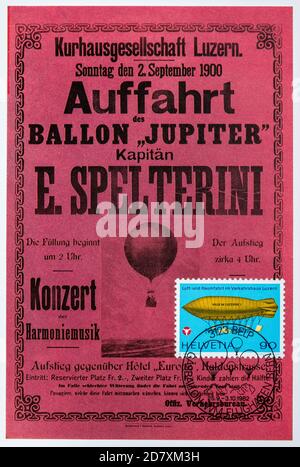1982 verschickt Schweizer Postkarte mit einem Werbeplakat für die alte 'Jupiter' Gasballonfahrt 1900 über Luzern, Schweiz. Stockfoto