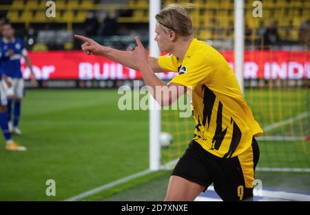 Dortmund, Deutschland. 24. Okt, 2020. firo: 24.10.2020 Fuvuball: Fußball: 1. Bundesliga-Saison 2020/21 BVB, Borussia Dortmund - FC Schalke 04 3-0 Jubel nach Tor zu 2-0 Erling Haaland Credit: Jvºrgen Fromme/firo/Pool zur weltweiten Nutzung/dpa/Alamy Live News Stockfoto