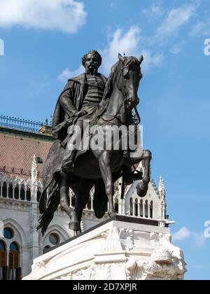 BUDAPEST, UNGARN - 16. JULI 2019: Reiterstatue des Grafen Gyula Andrassy von Gyorgy Zala Stockfoto