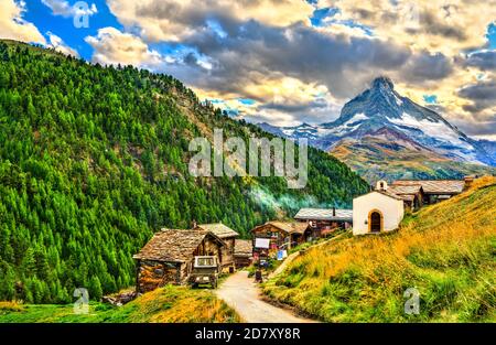 Blick auf das Matterhorn bei Findeln bei Zermatt, Schweiz Stockfoto