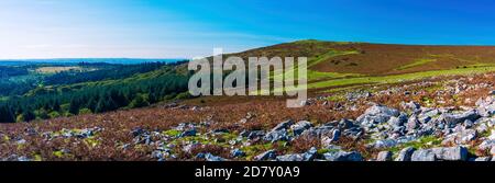 Panorama von Sharpitor zum Burrator Reservoir im Dartmoor Nationalpark In Devon in England in Europa Stockfoto