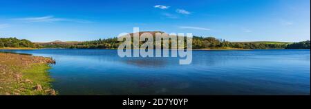 Panorama des Burrator Reservoirs im Dartmoor Nationalpark in Devon In England in Europa Stockfoto