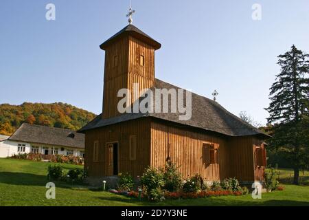 Außenansicht der christlich-orthodoxen Kirche im Lepsa-Kloster in der Grafschaft Vrancea, Rumänien. Stockfoto