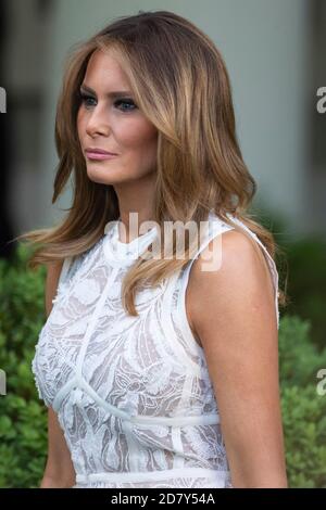 First Lady Melania Trump kommt vor einer Zeremonie für US-Präsident Donald Trump, um die Presidential Medal of Freedom Golfer Tiger Woods im Rosengarten des Weißen Hauses in Washington, D.C., am Montag, 6. Mai 2019 zu übergeben. Quelle: Alex Edelman/The Photo Access Stockfoto