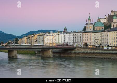 Österreich, Salzburg, Blick auf die Salzach und die Altstadt - die Altstadt Stockfoto